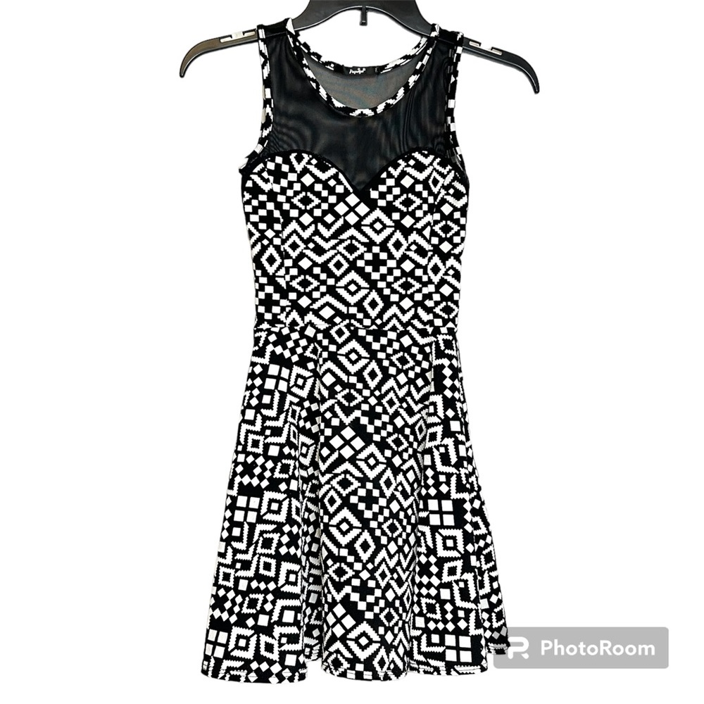 Junior Papaya Small Sleeveless Dress Black/White